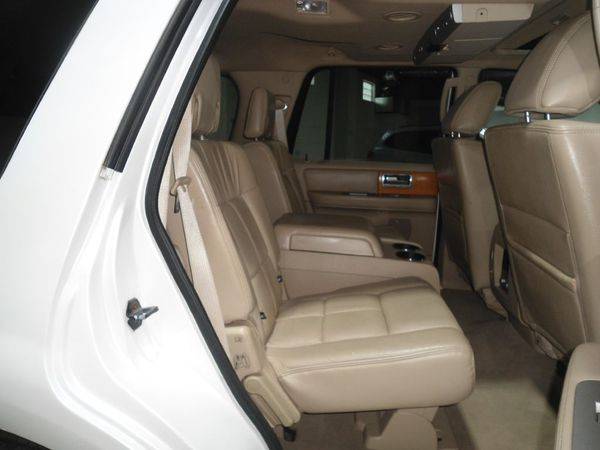 2010 LINCOLN NAVIGATOR LUXURY - FINANCING AVAILABLE-Indoor Showroom! for sale in PARMA, OH – photo 16