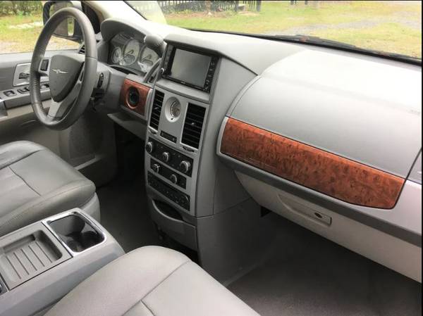 2008 Chrysler Town & Country Touring / Leather / Stow-N-Go for sale in Summerville , SC – photo 3