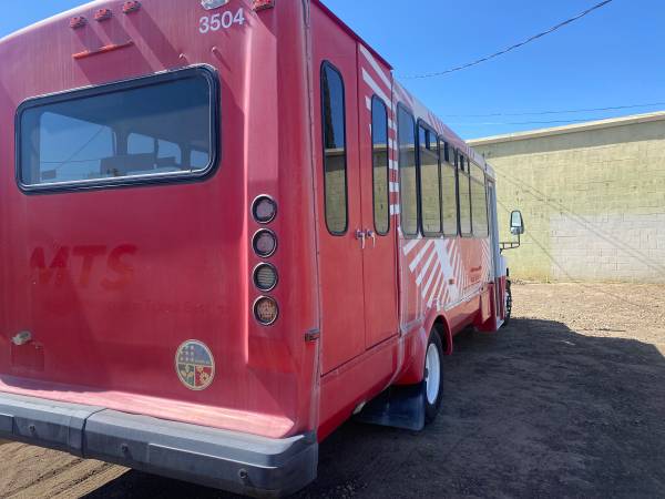 2009 Chevrolet 5500 27 passenger bus with wheel chair lift - cars & for sale in Lodi , CA – photo 6
