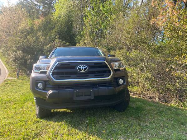 2017 Toyota Tacoma SR5 4door 4X4 like new - - by for sale in Henrico, VA – photo 2