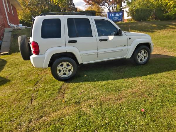 02 Jeep liberty 4wd with sunroof - cars & trucks - by dealer -... for sale in Vails Gate, NY – photo 7
