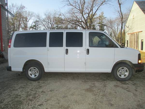 04 Chevy Express, V6, Double Door - cars & trucks - by owner -... for sale in Mallard, IA – photo 3