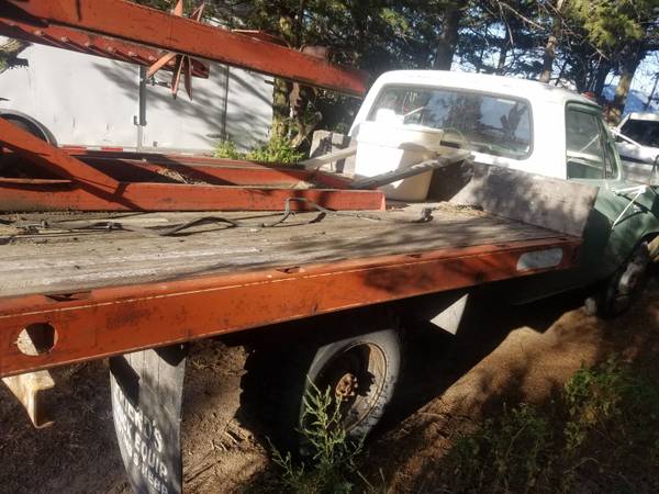 1972 Dodge 1 Ton Flat Bed with Hoist and Bale Bed for sale in Stratton, NE – photo 4