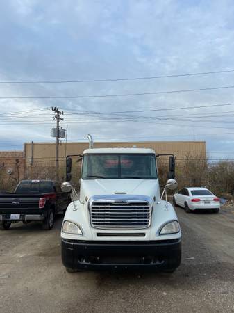 2006 freigthliner colombia - cars & trucks - by owner - vehicle... for sale in Addison, IL – photo 2