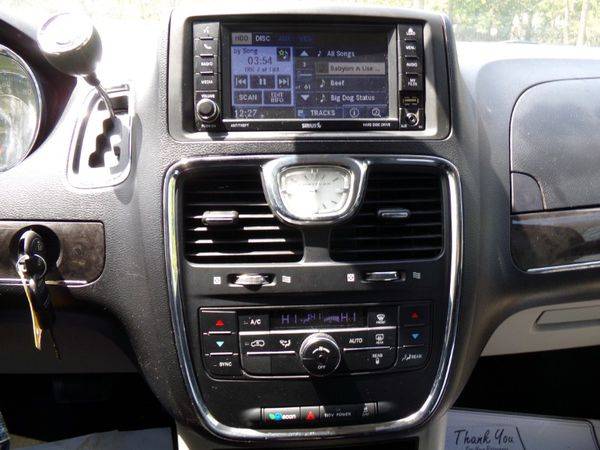 2012 Chrysler Town Country Touring for sale in Cleveland, OH – photo 8