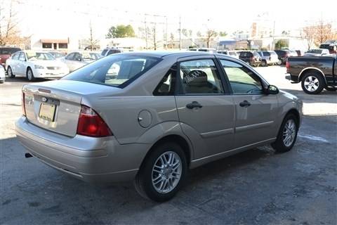 2007 Ford Focus 4dr Sdn S - cars & trucks - by dealer - vehicle... for sale in Cuba, MO – photo 6