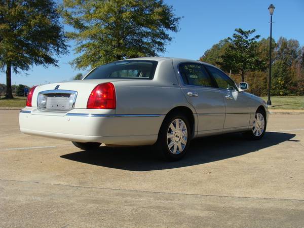 2004 LINCOLN TOWNCAR ULTIMATE 4 DOOR RUNS GREAT!! STOCK #839... for sale in Corinth, TN – photo 5