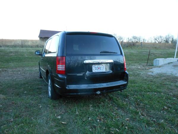 2008 Chrysler Town & Country - cars & trucks - by owner - vehicle... for sale in Warrensburg, MO – photo 4