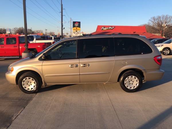 2003 CHRYSLER TOWN & COUNTRY - cars & trucks - by dealer - vehicle... for sale in Sedalia, MO – photo 4
