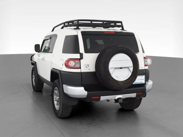 2013 Toyota FJ Cruiser Sport Utility 2D suv White - FINANCE ONLINE -... for sale in Cleveland, OH – photo 8