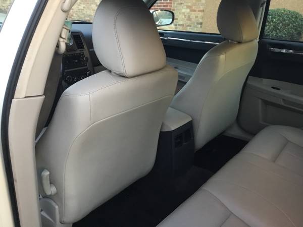 2006 Chrysler 300 Touring 3 5 Loaded runs & Looks like new only for sale in Washington, District Of Columbia – photo 11