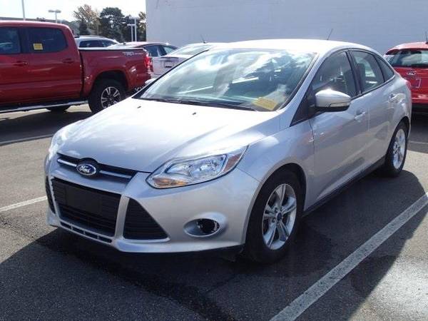 2014 Ford Focus sedan SE (Ingot Silver Metallic) GUARANTEED APPROVAL for sale in Sterling Heights, MI – photo 2