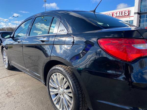 Loaded! 2013 Chrysler 200 Limited! Affordable! Clean Carfax! - cars for sale in Ortonville, MI – photo 10