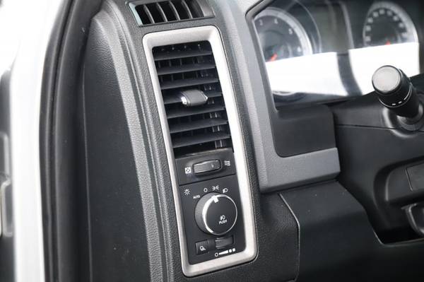 2015 RAM 1500 Express Crew Cab 4X4 Crew Cab Pickup for sale in Amityville, NY – photo 14