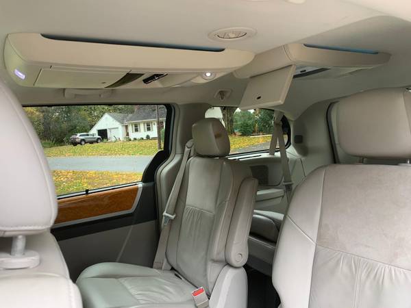 Chrysler Town and Country 2008 for sale in Enfield, CT 06082, CT – photo 10