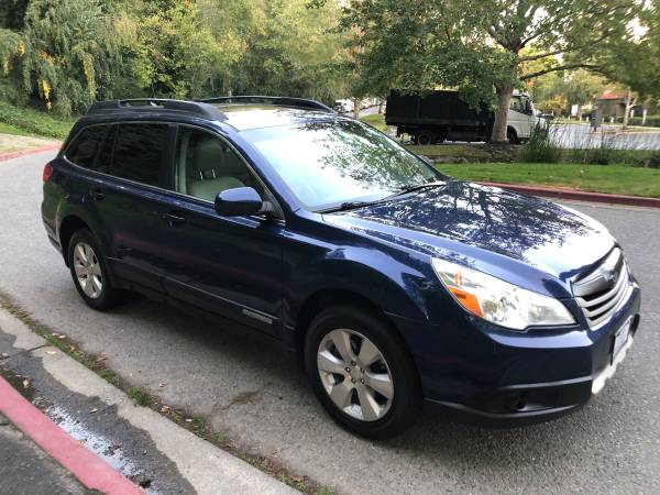 2011 Subaru Outback 3.6R Limited AWD --Clean title, Loaded, Auto-- -... for sale in Kirkland, WA – photo 3