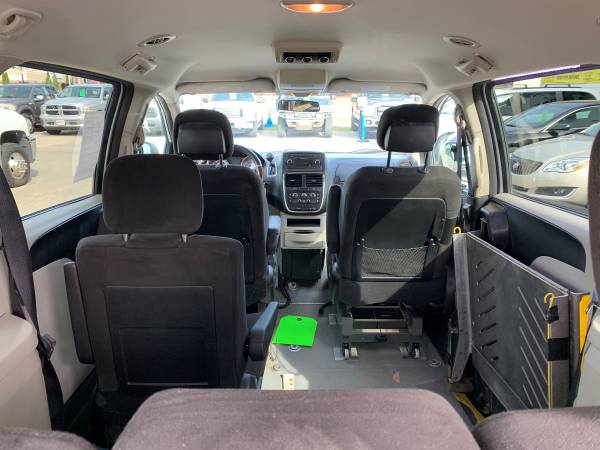 ★★★ 2014 Dodge Grand Caravan Handicap Accessible ★★★ for sale in Grand Forks, ND – photo 9