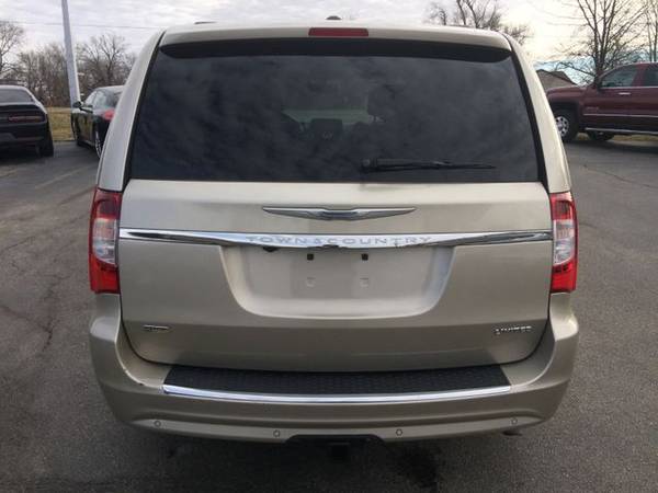 2015 Chrysler Town & Country - Financing Available! - cars & trucks... for sale in Harrisonville, MO – photo 23