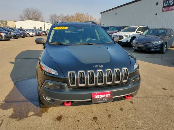 2016 Jeep Cherokee Trailhawk - - by dealer - vehicle for sale in Cross Plains, WI – photo 2