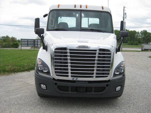 2015 Freightliner Cascadia 113 Daycab Great WB & Lightweight! for sale in Lone Jack, MO, NE – photo 12