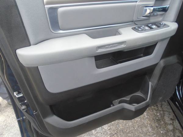 2019 RAM 1500 CLASSIC CREW CAB 4X4 for sale in TOULON, IL – photo 10