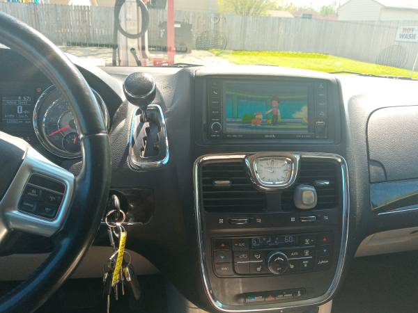 2011 chrysler town and country for sale in Dayton, OH – photo 7