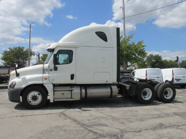 2017 FREIGHTLINER CASCADIA Truck - - by dealer for sale in southern IL, IL – photo 2