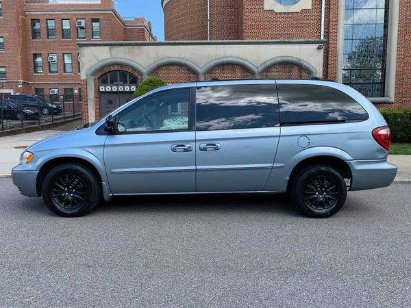 2002 Chrysler town & country Mini-Van for sale in Bayside, NY – photo 2