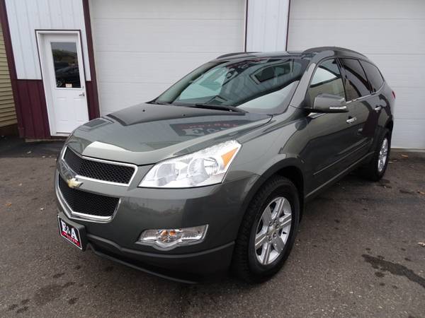 2011 Chevrolet Traverse AWD 2LT *Only 72k* - cars & trucks - by... for sale in Waterloo, WI – photo 2