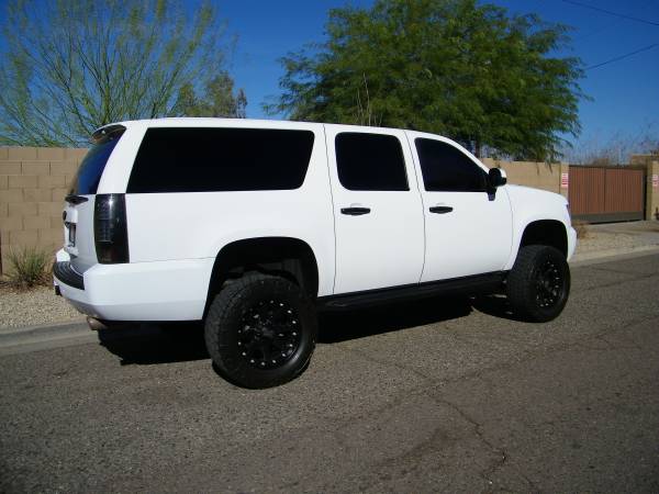 2011 Chevy Suburban 2500 LT, RUST FREE 4x4, Carfax, 1 OWNER,... for sale in Phoenix, AZ – photo 3