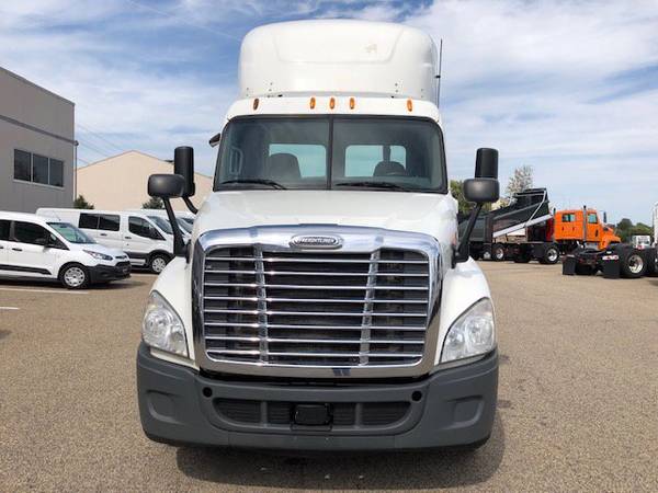 2014 Freightliner Cascadia - cars & trucks - by dealer - vehicle... for sale in Savage, MN – photo 3