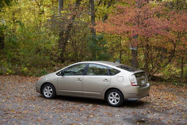 2007 Toyota Prius Well Maintained! 51.2 MPG - cars & trucks - by... for sale in Madison, WI – photo 2