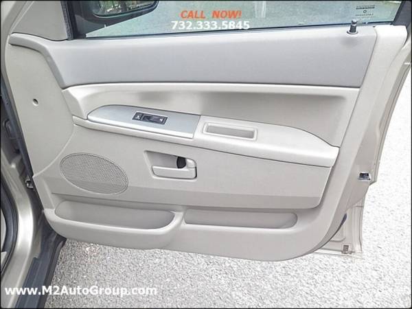 2006 Jeep Grand Cherokee Laredo 4dr SUV 4WD w/Front Side Airbags for sale in East Brunswick, NJ – photo 16