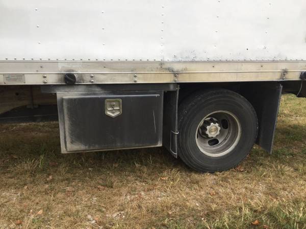 05’ Silverado 12’ Box truck for sale in Indianapolis, IN – photo 3