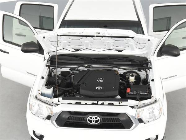 2013 Toyota Tacoma Double Cab PreRunner Pickup 4D 5 ft pickup WHITE - for sale in Chicago, IL – photo 4