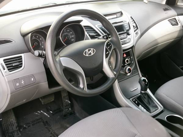 2016 Hyundai Elantra SE-EXTRA CLEAN SEDAN! EXCELLENT CONDITION! for sale in Silvis, IA – photo 12