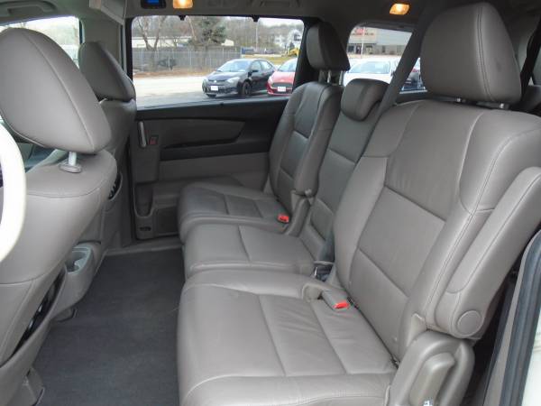 2012 Honda Odyssey Touring - cars & trucks - by dealer - vehicle... for sale in Bettendorf, IA – photo 8