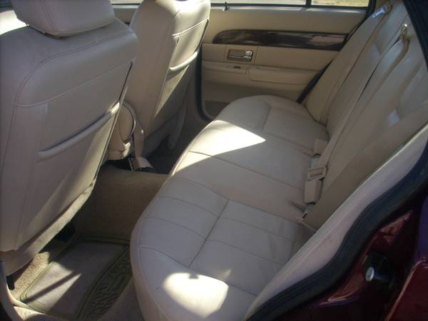 2008 Mercury Marquis LS - cars & trucks - by dealer - vehicle... for sale in Eau Claire, WI – photo 7