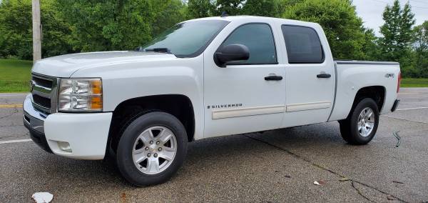 09 CHEVY SILVERADO CREW CAB 4WD- LOW MILES, V8, REAL CLEAN/ NICE... for sale in Miamisburg, OH