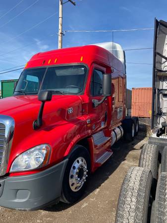 2012 Freightliner Cascadia Only 659.000 miles - cars & trucks - by... for sale in Lombard, IL – photo 3
