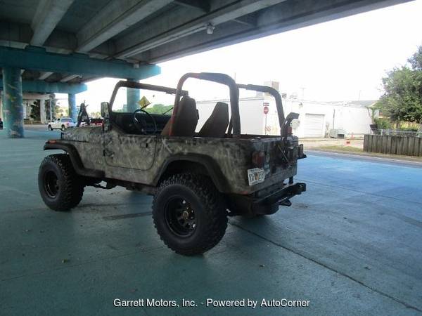1995 Jeep Wrangler manual trans lifted near new tires low mi for sale in New Smyrna Beach, FL – photo 3