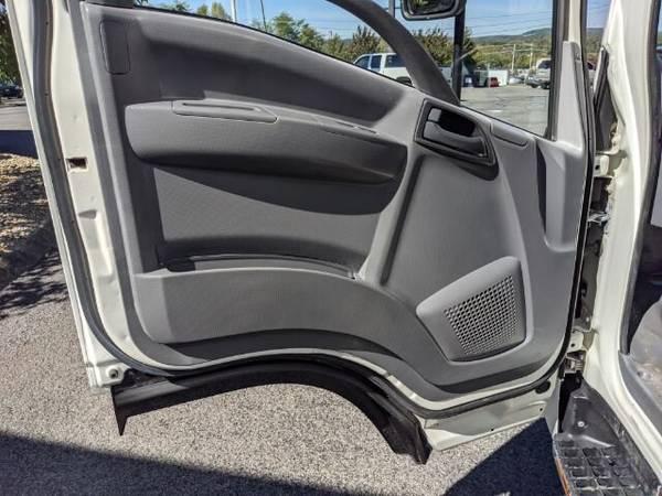 2015 Isuzu NRR 24' Box *Power Lift *Just Serviced *Side Door - cars... for sale in Knoxville, NC – photo 5