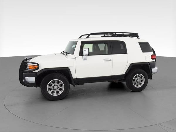 2013 Toyota FJ Cruiser Sport Utility 2D suv White - FINANCE ONLINE -... for sale in Cleveland, OH – photo 4