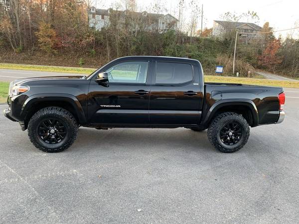 2017 TOYOTA TACOMA SR5* 4X4 * 1 OWNER * Towing Pkg * Brand New Tires... for sale in Sevierville, TN – photo 5