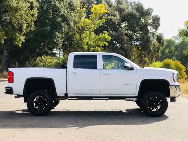 2018 GMC SIERRA 1500 CREW CAB * LIFTED * 4X4 * LOW MILES * B@D @SS !! for sale in Modesto, CA – photo 3