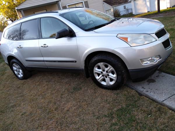 2009 Chevy Traverse.. unbelievable price.. - cars & trucks - by... for sale in Indianapolis, IN – photo 2