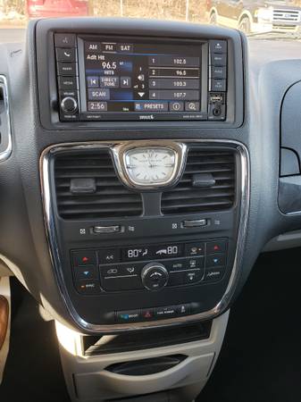 2015 Chrysler Town Country Touring - - by dealer for sale in Kalamazoo, MI – photo 10