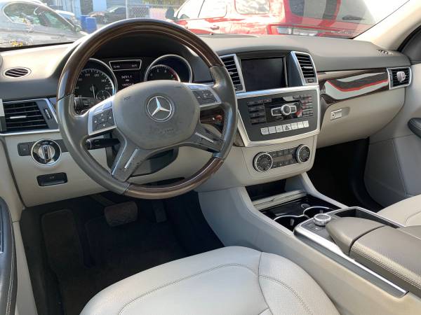 2012 Mercedes Benz ML 350 4matic clean title loaded - cars & trucks... for sale in Hollywood, FL – photo 3