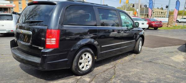 2009 Chrysler Town and Country - - by dealer - vehicle for sale in Lansing, MI – photo 3