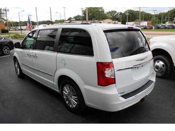 2015 Chrysler Town & Country mini-van Limited Green Bay for sale in Green Bay, WI – photo 6